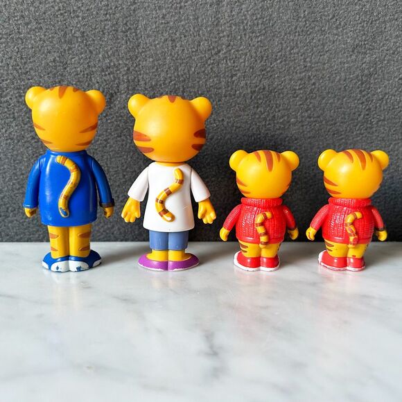 Daniel Tiger's Neighborhood Family - Dad Tiger-Mom Tiger-2 Daniel Figures PBS TV - Picture 2 of 4